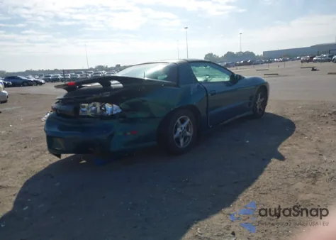 1998 Pontiac Firebird Trans Am z USA, uszkodzony, nr VIN 2G2FV22G2W2230717